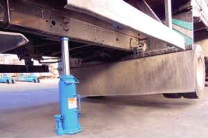 macaco-hidraulico-tipo-garrafa